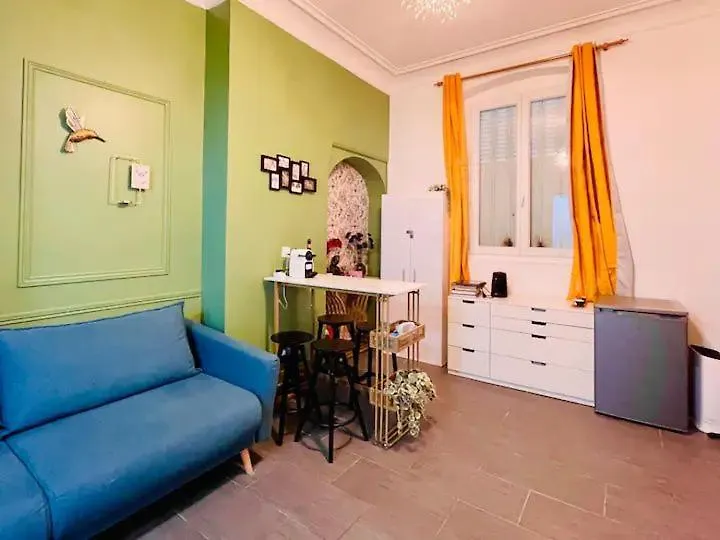 Un Bel Appartement Au Bord Du Canal Paris
