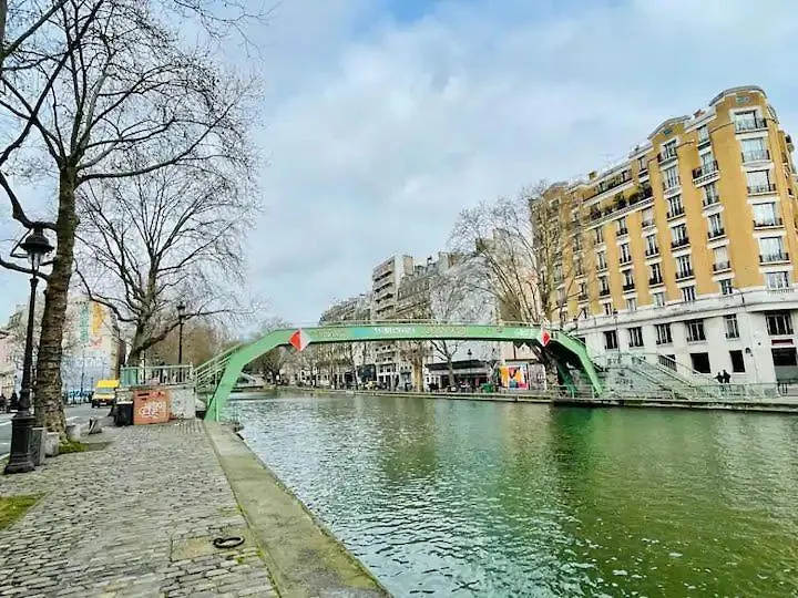 Un Bel Appartement Au Bord Du Canal Parijs